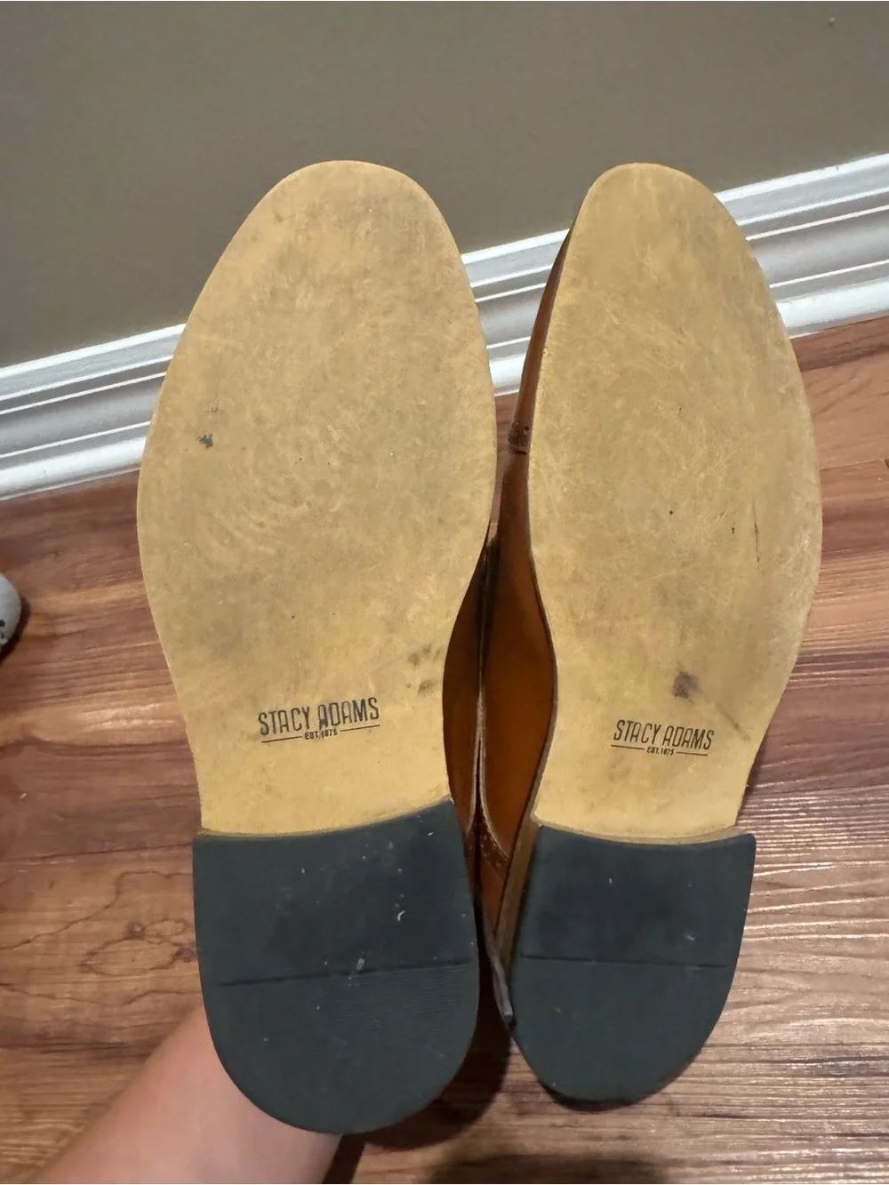 Size 6 Men's Classic Tan Leather Cap-Toe Dress Shoes